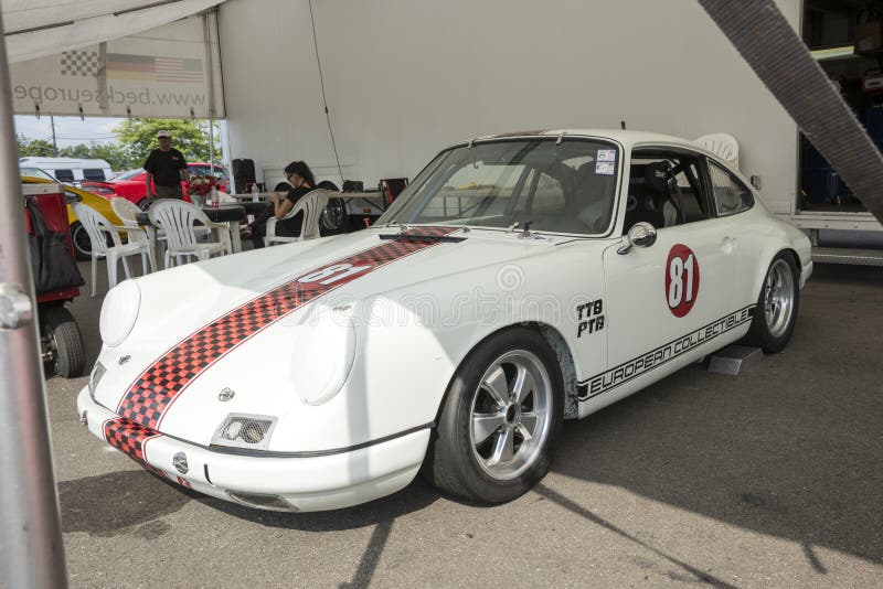 Гоночная машина Порше 924 редакционное фото. изображение насчитывающей ...