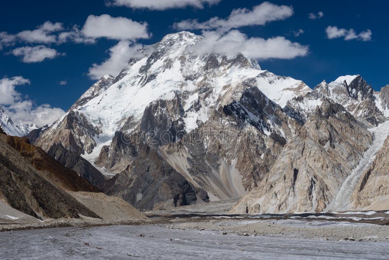 Гора Broadpeak и ледник vigne, K2 трек, Skardu, ба Gilgit стоковое фото rf Гора Broadpeak и ледник vigne, K2 трек, Skardu, ба Gilgit стоковое фото rf