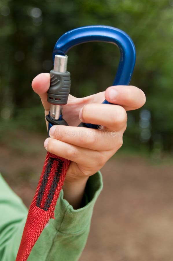 Гора carabiner отверстия руки стоковые изображения Гора carabiner отверстия руки стоковые изображения