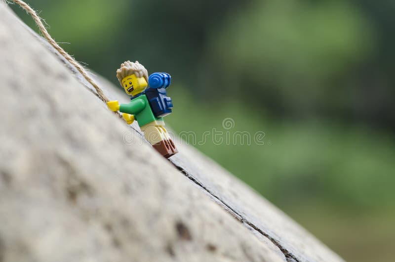 Hiker Minifigure 184730307
