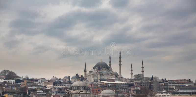 Горизонт мечети и Стамбула Suleymaniye, Турция стоковые фотографии rf Горизонт мечети и Стамбула Suleymaniye, Турция стоковые фотографии rf