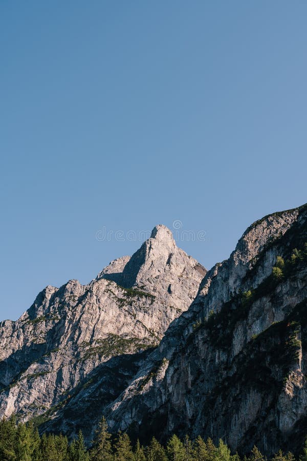 Горный хребет доломитовых альп в восточных альпах в системе альп известняка. Массив находится в