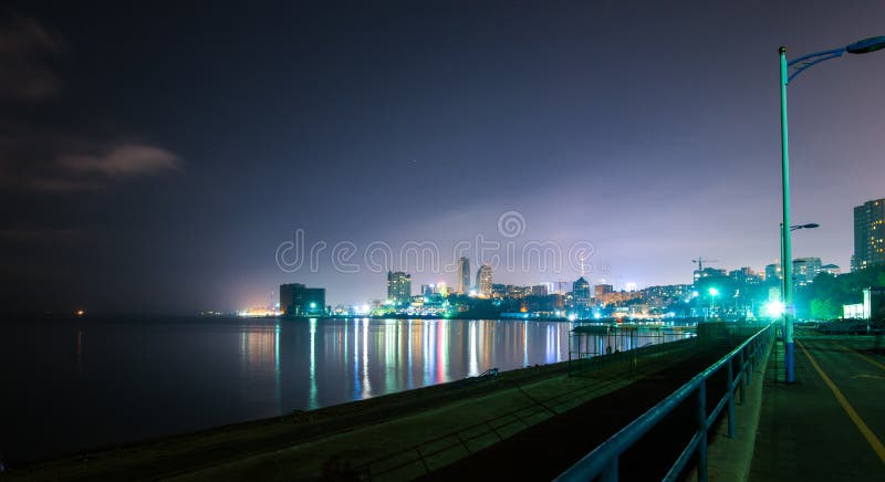 Город на ноче стоковые фото Город на ноче стоковые фото