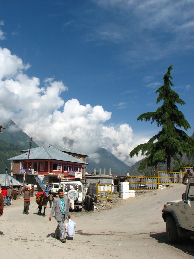Городок Sangla на Himachal Pradesh в Индии стоковое фото rf Городок Sangla на Himachal Pradesh в Индии стоковое фото rf