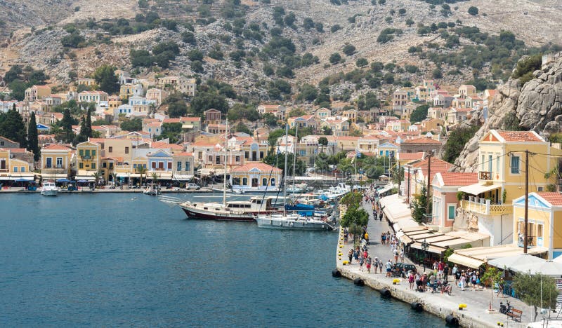 Городок острова Греции Symi стоковые фотографии rf Городок острова Греции Symi стоковые фотографии rf