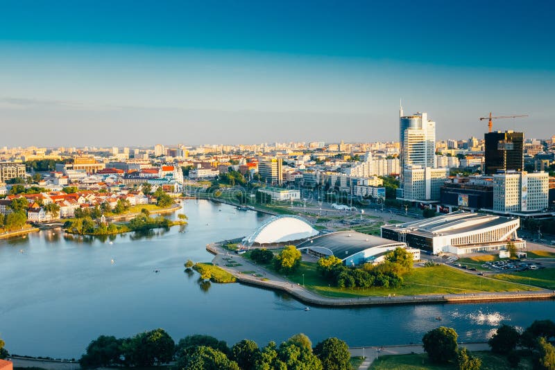 Городской пейзаж Минска, Беларуси Сезон лета, заход солнца стоковое фото rf Городской пейзаж Минска, Беларуси Сезон лета, заход солнца стоковое фото rf