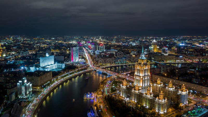 Город Москвы с горизонтом с историческим небоскребом архитектуры, видом с воздуха реки Москвы, Москвы, Россией стоковые фото Город Москвы с горизонтом с историческим небоскребом архитектуры, видом с воздуха реки Москвы, Москвы, Россией стоковые фото