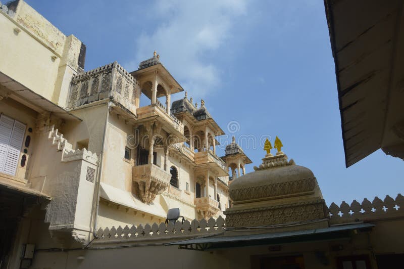 Город озер Udaipur, дворца города, здания наследия, большой истории, династии Mewar, королевской семьи стоковые фото Город озер Udaipur, дворца города, здания наследия, большой истории, династии Mewar, королевской семьи стоковые фото
