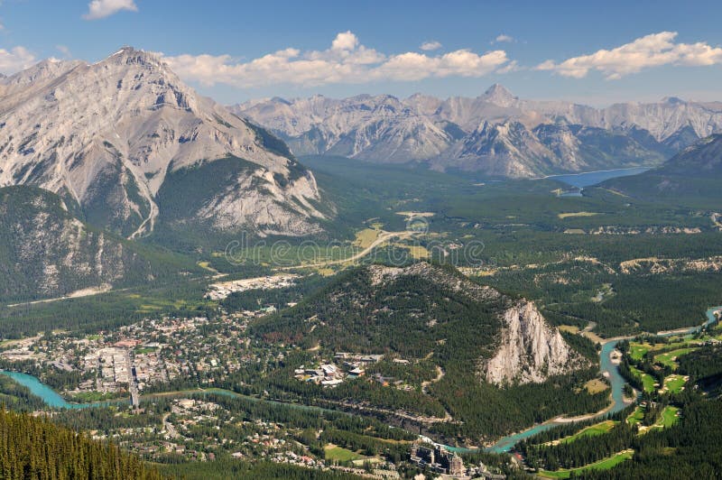 городок окрестностей banff стоковые фото городок окрестностей banff стоковые фото
