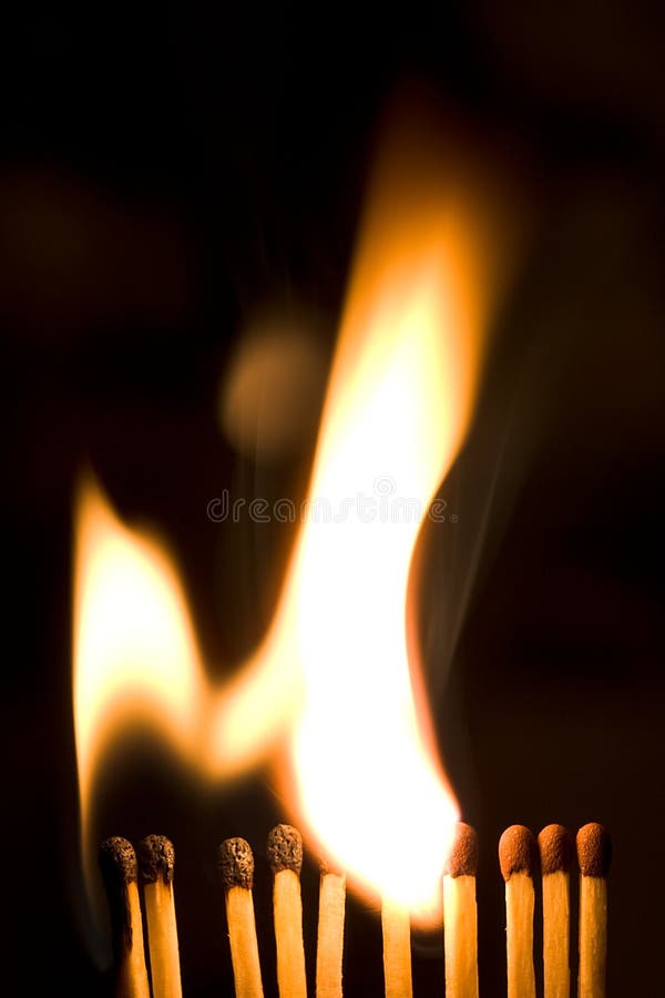 Горящие спички стоковые изображения rf