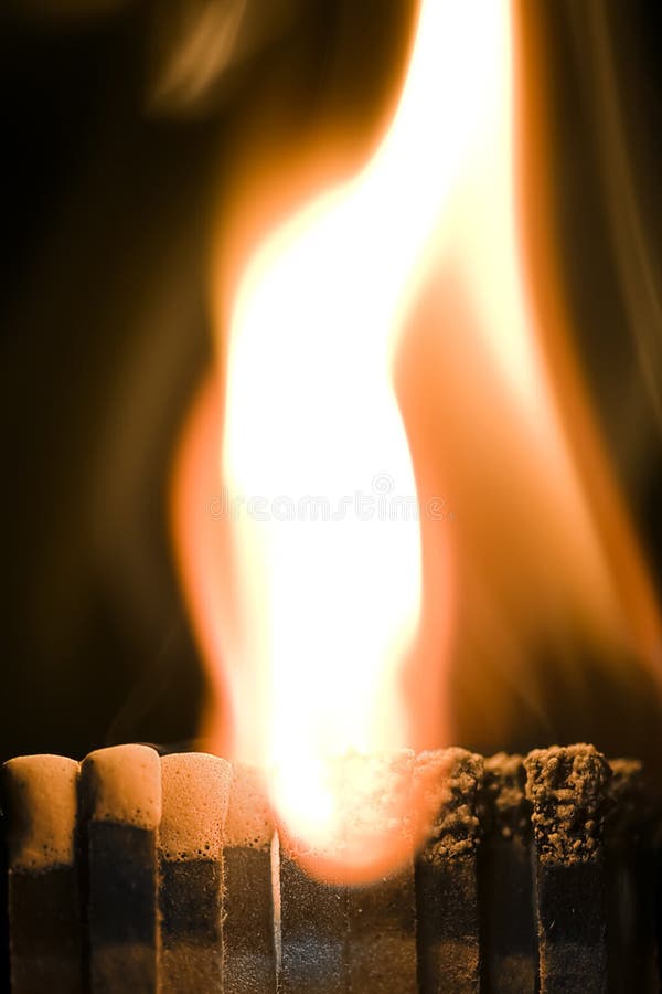 Горящие спички стоковая фотография