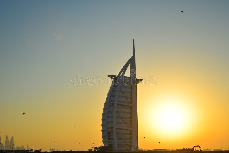 Гостиница Al Burj арабская на заходе солнца стоковое фото Гостиница Al Burj арабская на заходе солнца стоковое фото