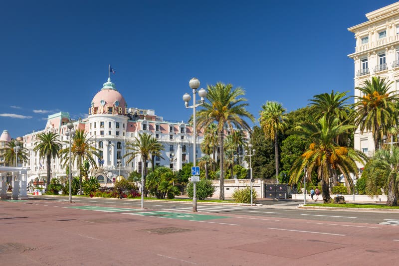 Гостиница Negresco на прогулке английского языка в славном стоковое фото Гостиница Negresco на прогулке английского языка в славном стоковое фото