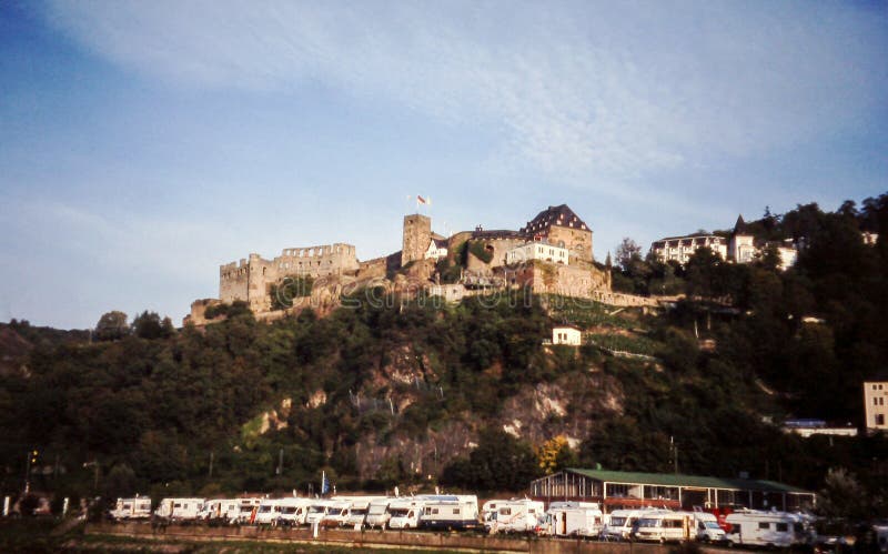 Гостиница Schloss Rheinfels Romantik, Goar, Германия стоковые изображения rf Гостиница Schloss Rheinfels Romantik, Goar, Германия стоковые изображения rf