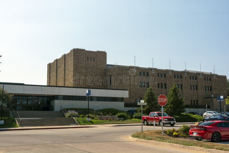 Государственный университет Канзаса Washburn на солнечный летний день стоковая фотография