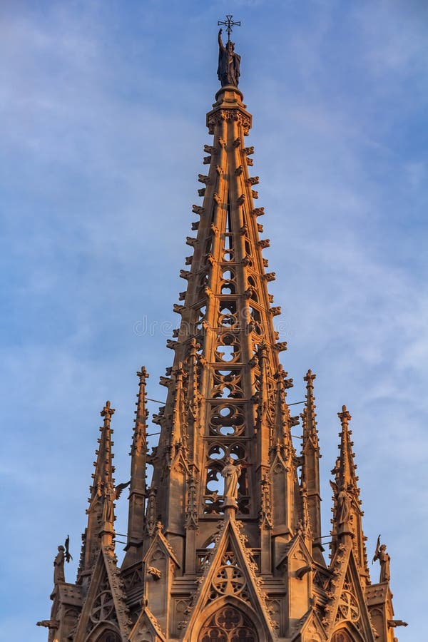 Готическая деталь steeple собора святого креста и стоковое изображение Готическая деталь steeple собора святого креста и стоковое изображение