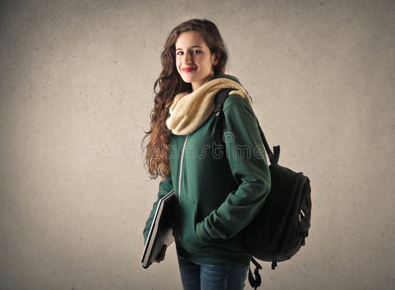 Стоять в живущей комнате иллюстрация штока. иллюстрации насчитывающей ...