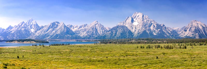 Грандиозный национальный парк Teton, панорама горной цепи, Вайоминг США стоковые изображения rf Грандиозный национальный парк Teton, панорама горной цепи, Вайоминг США стоковые изображения rf