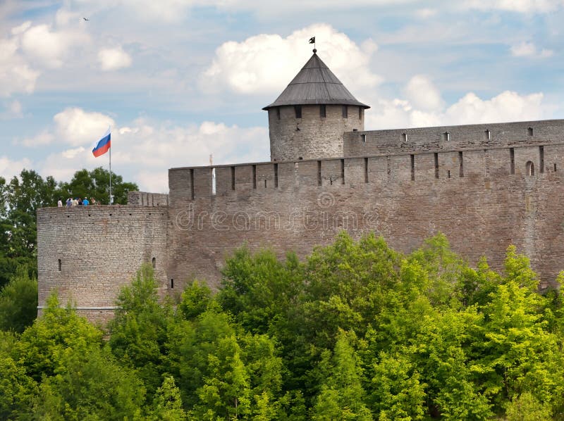 граничьте ландшафт Россию ivangorod крепости эстонии дня солнечную стоковое изображение граничьте ландшафт Россию ivangorod крепости эстонии дня солнечную стоковое изображение
