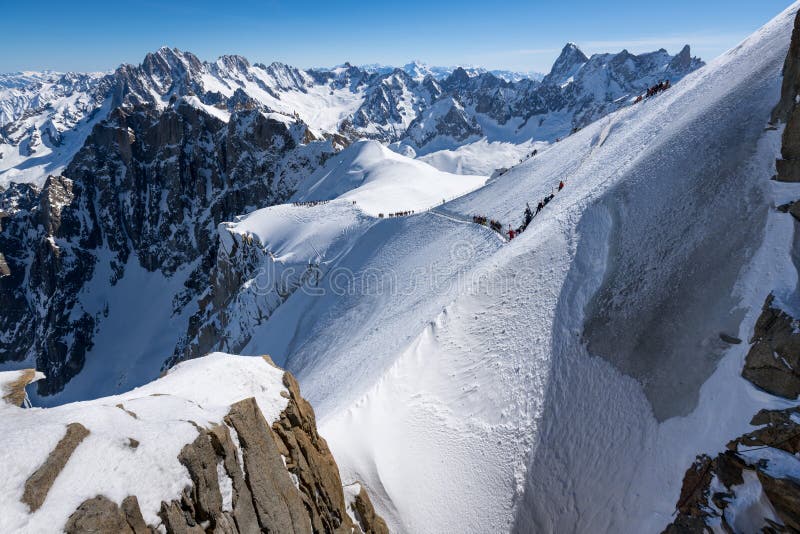 Гребень Aiguille du Midi в зиме Монблан Шамони, Hautes-Савойя, европеец Альпы, Франция стоковые фото Гребень Aiguille du Midi в зиме Монблан Шамони, Hautes-Савойя, европеец Альпы, Франция стоковые фото