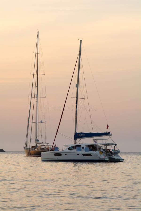 Грузите в пляже es Rencli ` Illot d ` s, Portinatx, Ibiza, Islas Baleares, España стоковая фотография Грузите в пляже es Rencli ` Illot d ` s, Portinatx, Ibiza, Islas Baleares, España стоковая фотография