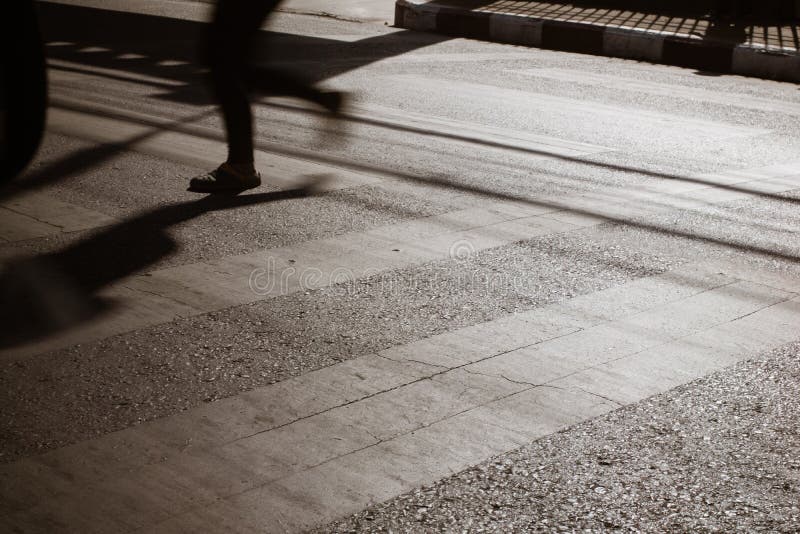 Движение пешеходного crosswalk стоковые фотографии rf Движение пешеходного crosswalk стоковые фотографии rf