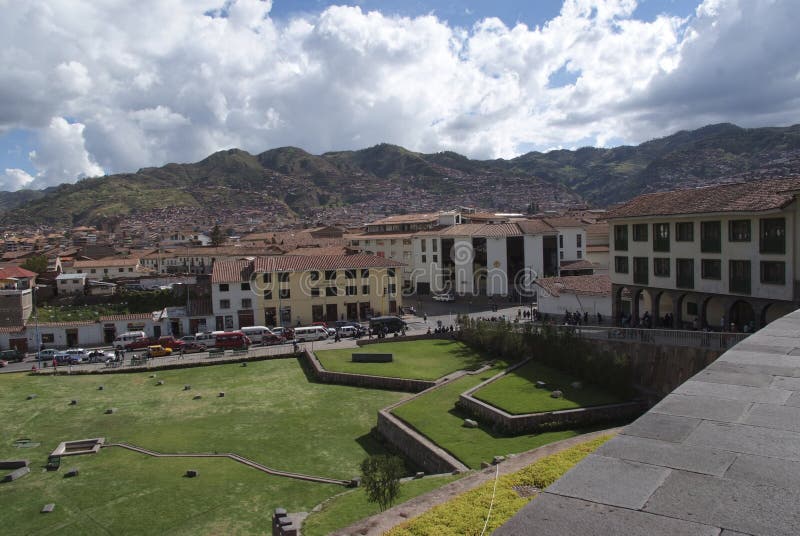 Двор виска Koricancha в Cusco, Перу стоковое фото rf Двор виска Koricancha в Cusco, Перу стоковое фото rf