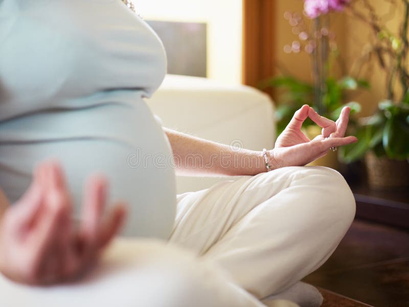 делать домашнюю йогу беременной женщины