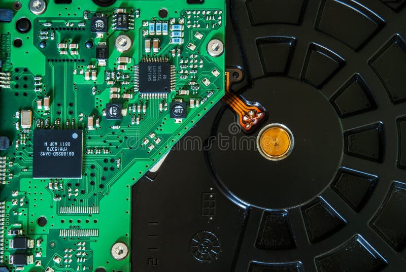 Демонтированный дисковод жесткого диска компьютера HDD стоковая фотография rf Демонтированный дисковод жесткого диска компьютера HDD стоковая фотография rf