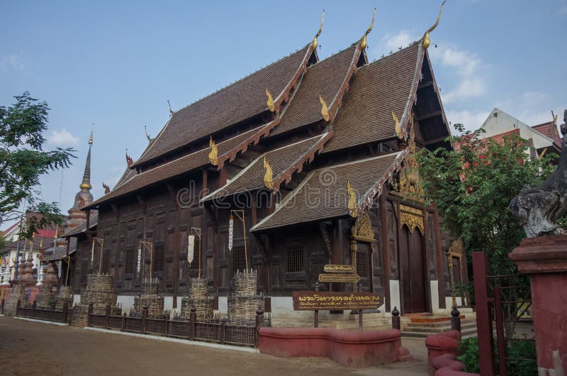 Деревянный висок Дао лотка Wat, Чиангмай, Таиланд стоковая фотография Деревянный висок Дао лотка Wat, Чиангмай, Таиланд стоковая фотография