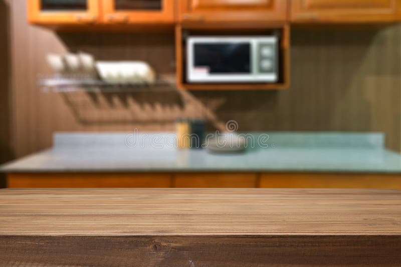 Деревянный космос стола и запачканный предпосылки кухни для продукта d стоковое изображение rf Деревянный космос стола и запачканный предпосылки кухни для продукта d стоковое изображение rf