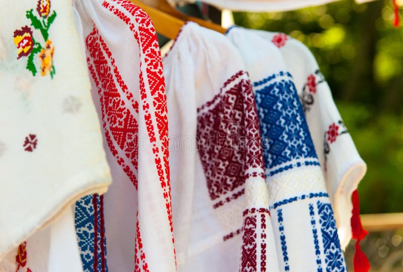 Деталь румынского традиционного handmade костюма стоковое фото Деталь румынского традиционного handmade костюма стоковое фото