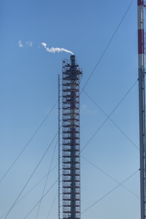 Детализированный взгляд части, промышленный комплекс нефтеперерабатывающего предприятия стоковое изображение