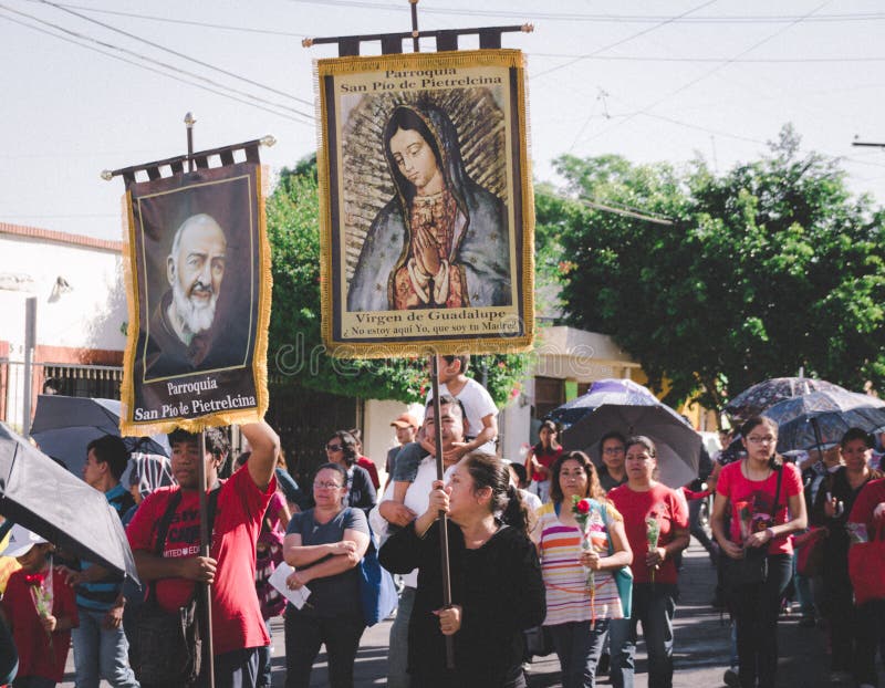 Деталь от peregrination к базилике Guadalupe в Монтеррее стоковое фото rf Деталь от peregrination к базилике Guadalupe в Монтеррее стоковое фото rf