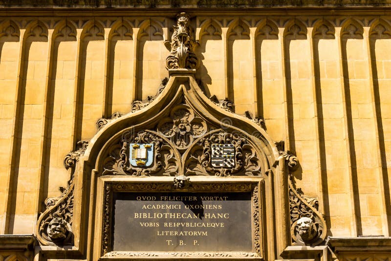 Деталь украшения башни на 5 заказах расквартировывая библиотеку Bodleian в Оксфорде