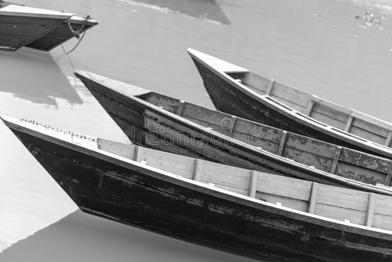 Деталь шлюпки в monochrome на озере Phewa в Pokhara, Непале стоковые фото