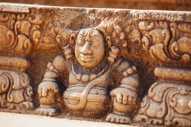 Детальная каменная скульптура сброса на священном месте в Anuradhapura стоковое фото rf Детальная каменная скульптура сброса на священном месте в Anuradhapura стоковое фото rf