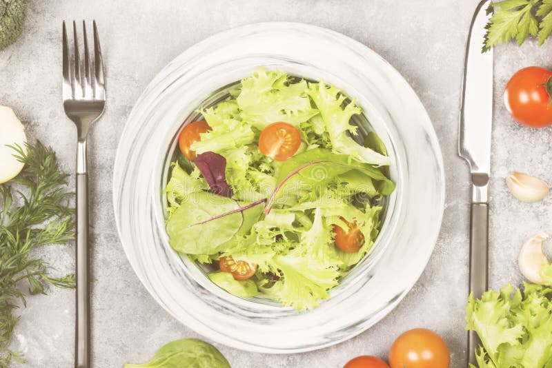 Диетическое смешанное mesclun салата зеленых цветов, mache, салат стоковые изображения rf Диетическое смешанное mesclun салата зеленых цветов, mache, салат стоковые изображения rf