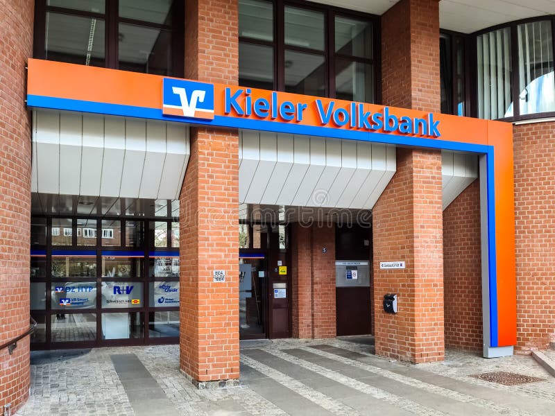 Дневной вход в отделение Volksbank в Киле (Германия) стоковое изображение rf
