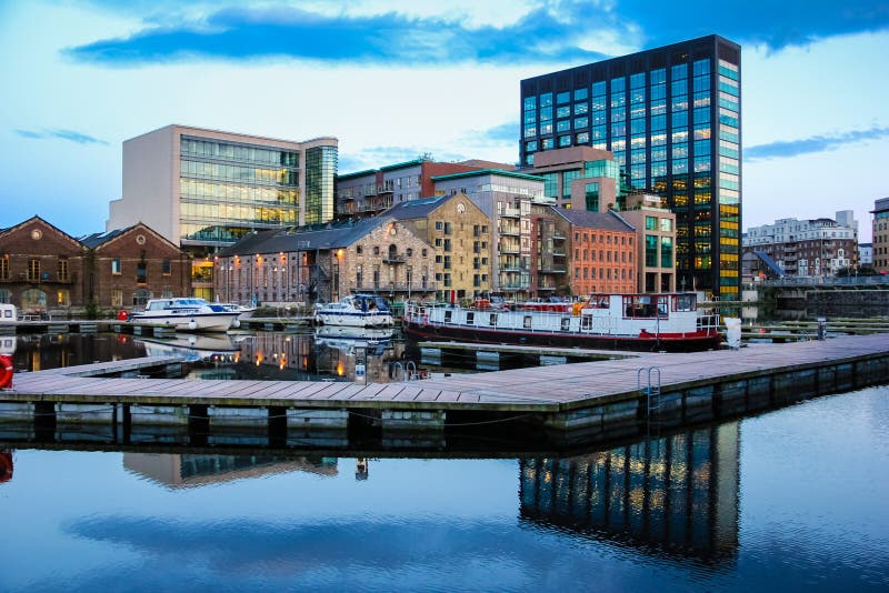 Док грандиозного канала dublin Ирландия стоковые фотографии rf Док грандиозного канала dublin Ирландия стоковые фотографии rf