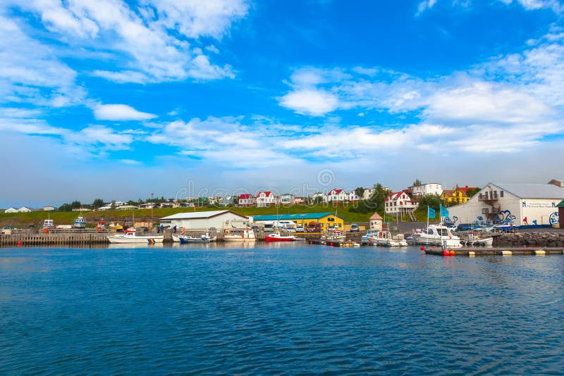 Док корабля в городке Husavik в Исландии стоковая фотография Док корабля в городке Husavik в Исландии стоковая фотография