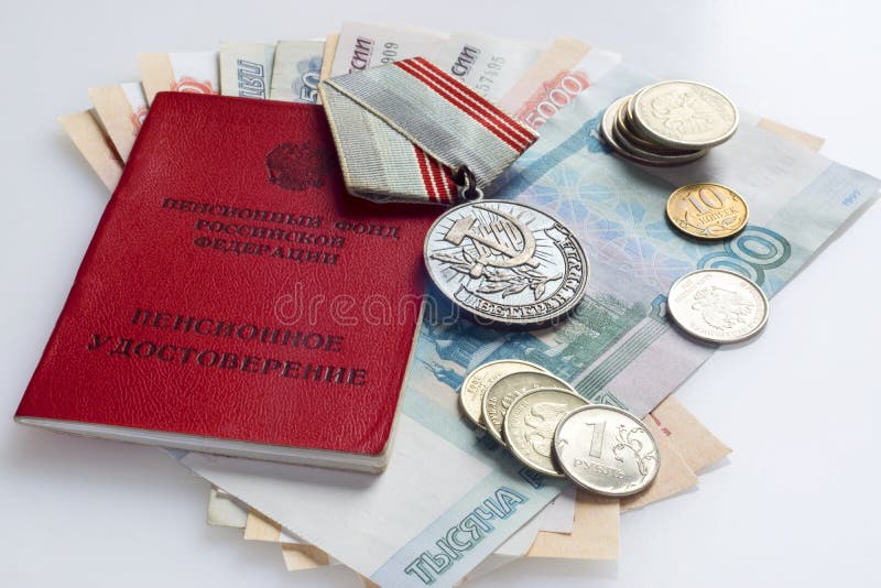 Документ ветерана идентичности, деньги пенсии и медаль ветерана стоковые изображения Документ ветерана идентичности, деньги пенсии и медаль ветерана стоковые изображения