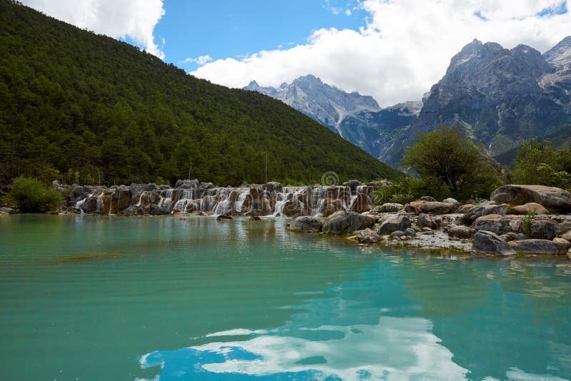 Долина голубой луны Lijiang, Юньнань, Китай стоковое изображение rf Долина голубой луны Lijiang, Юньнань, Китай стоковое изображение rf