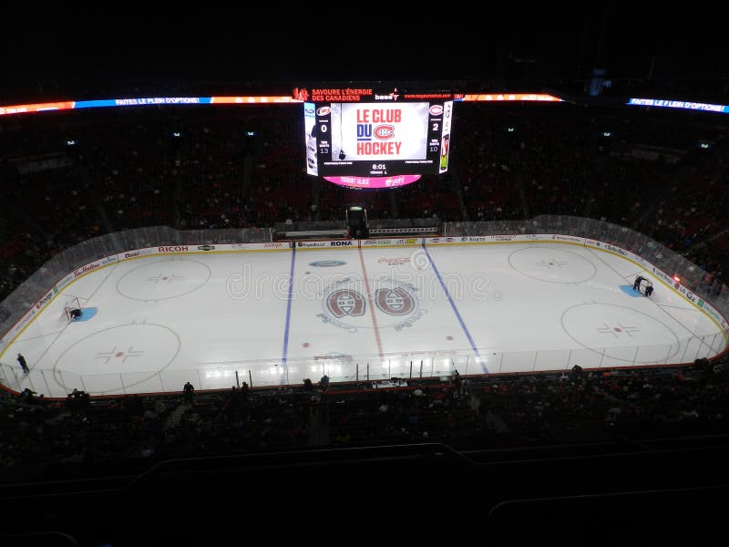 Дом Монреаля Канады Canadiens Habs играя в самоцентрирующийся кернер центра (после игры) стоковые фотографии rf Дом Монреаля Канады Canadiens Habs играя в самоцентрирующийся кернер центра (после игры) стоковые фотографии rf