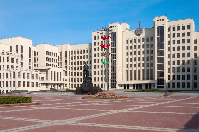 Дом правительства памятника Республики Беларусь и Ленина, Минска, Беларуси стоковое изображение Дом правительства памятника Республики Беларусь и Ленина, Минска, Беларуси стоковое изображение