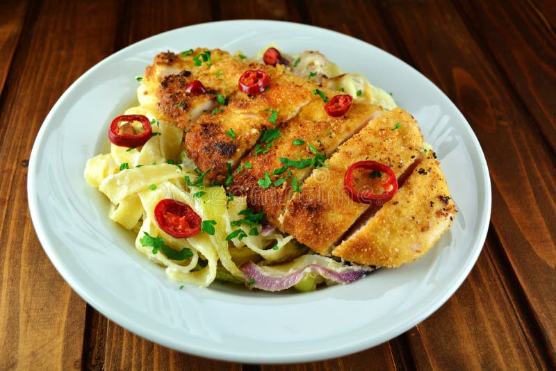 Домашний рецепт Альфредо Fettucine курицу стоковые изображения