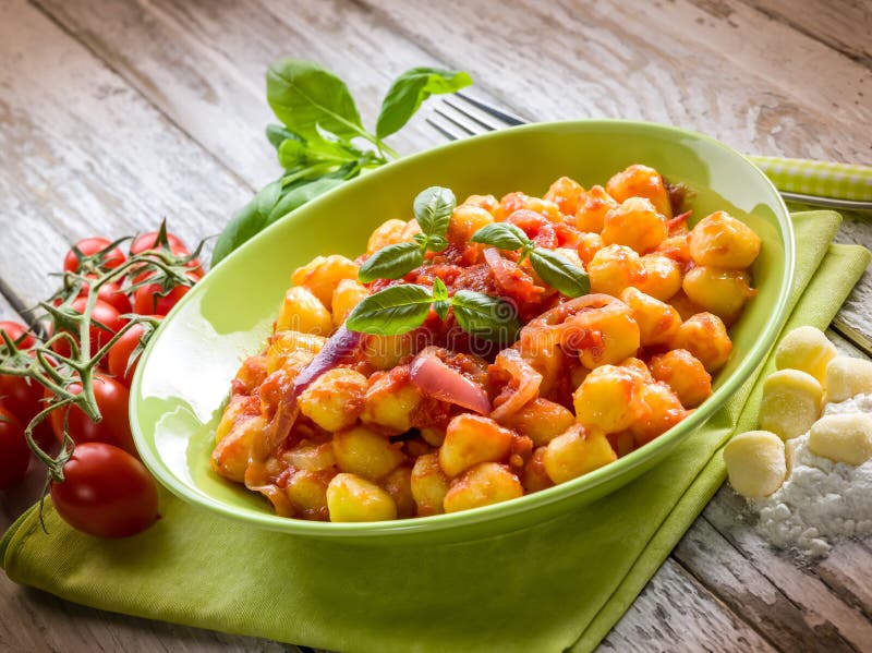 Домодельное gnocchi с томатным соусом стоковое изображение