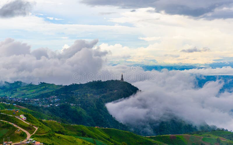 Дорога горы на (tubberk phu) в равенстве соотечественника Phu Hin Rong Kla стоковое изображение rf Дорога горы на (tubberk phu) в равенстве соотечественника Phu Hin Rong Kla стоковое изображение rf