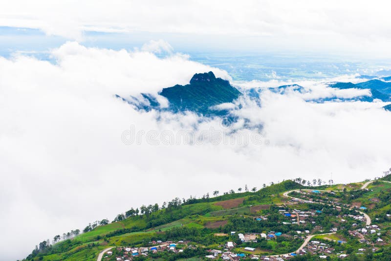 Дорога горы на (tubberk phu) в равенстве соотечественника Phu Hin Rong Kla стоковое фото rf Дорога горы на (tubberk phu) в равенстве соотечественника Phu Hin Rong Kla стоковое фото rf