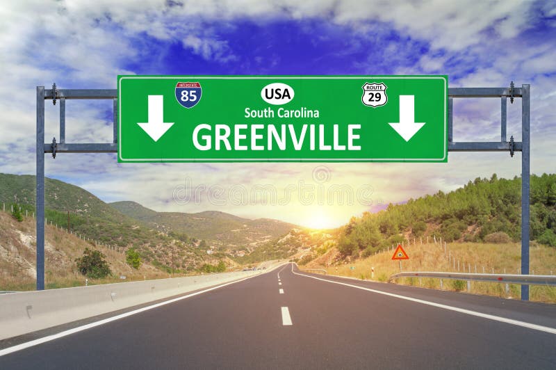 Дорожный знак Greenville города США на шоссе стоковая фотография rf Дорожный знак Greenville города США на шоссе стоковая фотография rf